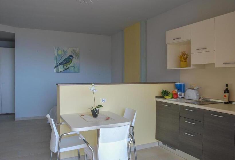 Студио Стандарт с Террасой, Residence Usignolo