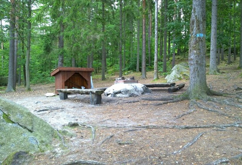 חדר בסיסי לשלושה, Långasjönäs Camping & Stugby