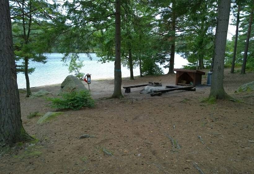 חדר בסיסי לשלושה, Långasjönäs Camping & Stugby