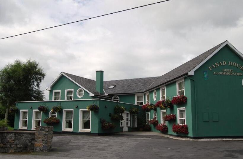 اتاق استاندارد سه نفره, Fanad House