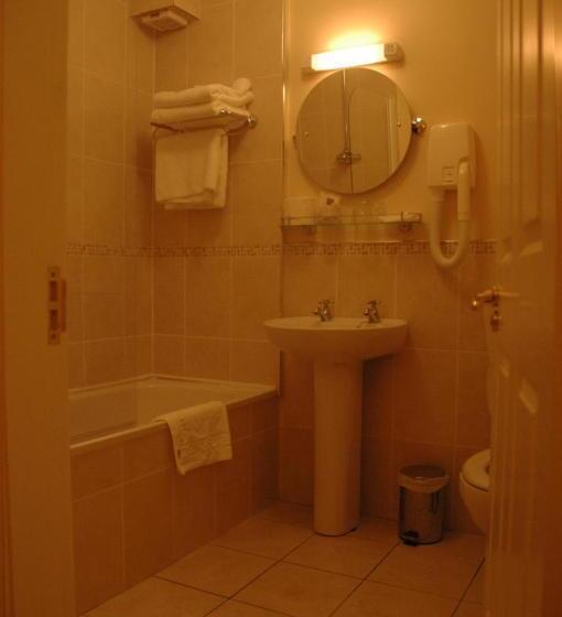 اتاق استاندارد چهار تخته, Fanad House