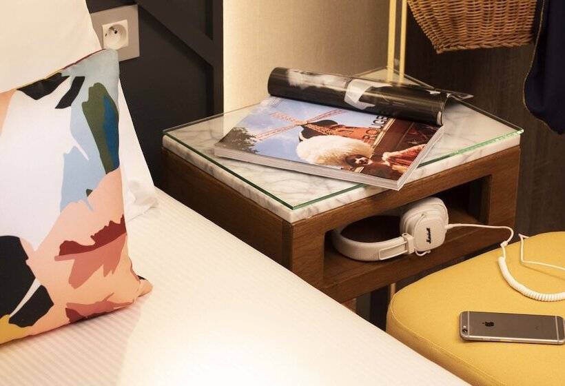 غرفة قياسية, Des Arts Montmartre