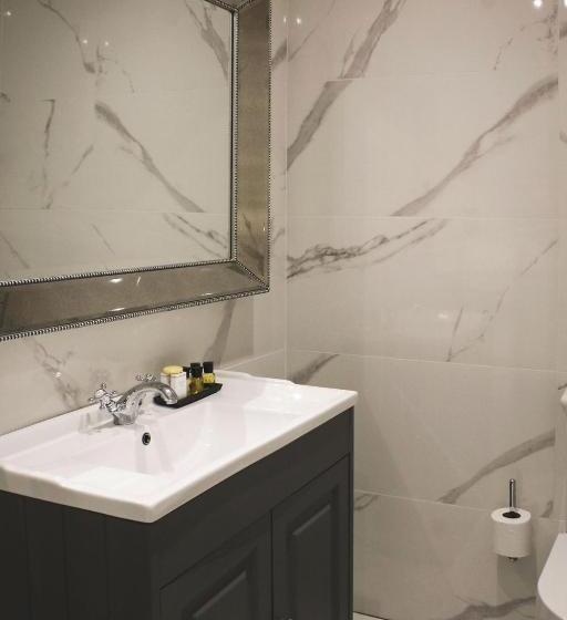 ファミリールーム, Leighinmohr House