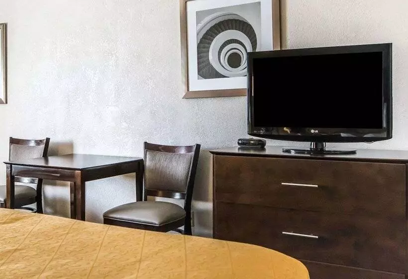 اتاق استاندارد با 2 تخت دوبل, Quality Inn & Suites University Airport