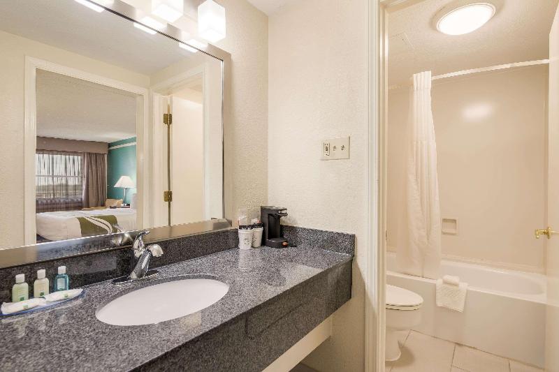 Quarto Estandar Cama King, Quality Inn Tulsa Central