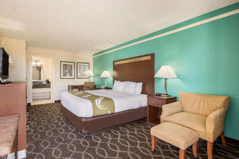Standard Szoba King Size Bed, Quality Inn Tulsa Central