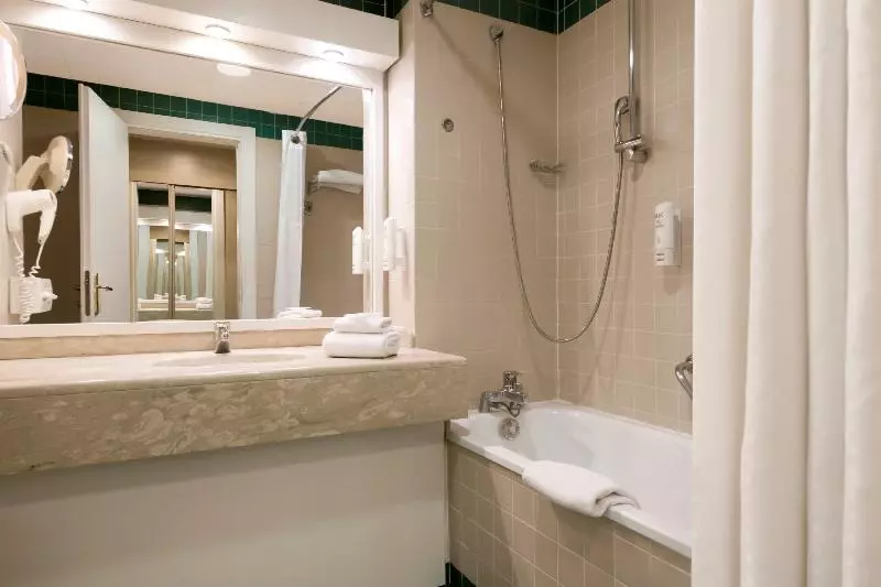 اتاق سوپریور با چشم‌انداز دریا, The Galmont Hotel & Spa