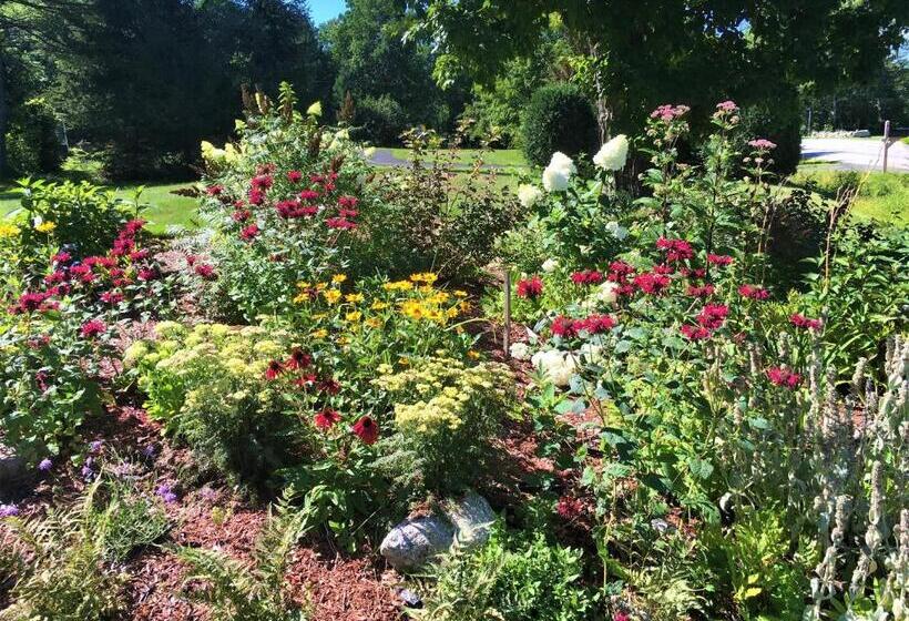 جناح غرفتين نوم, Center Lovell Inn