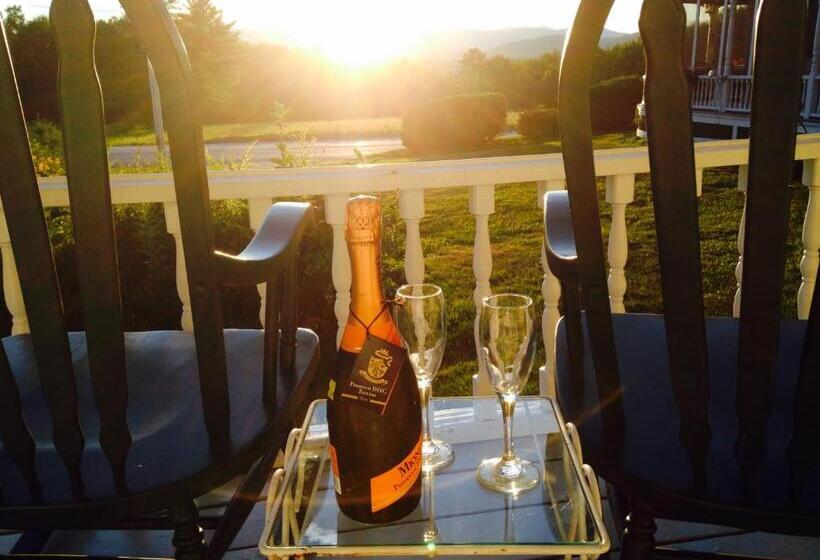 جناح غرفتين نوم, Center Lovell Inn