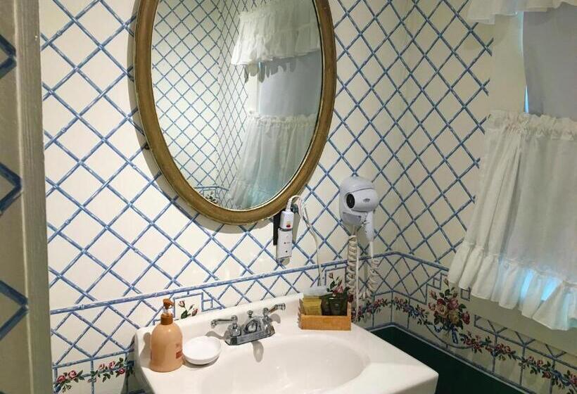 غرفة قياسية ثلاثية, Center Lovell Inn