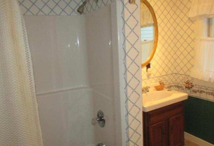 غرفة قياسية ثلاثية, Center Lovell Inn