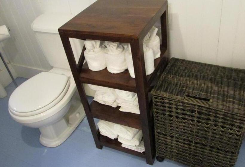 جناح غرفتين نوم, Center Lovell Inn