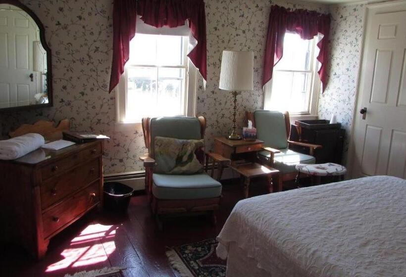 جناح غرفتين نوم, Center Lovell Inn