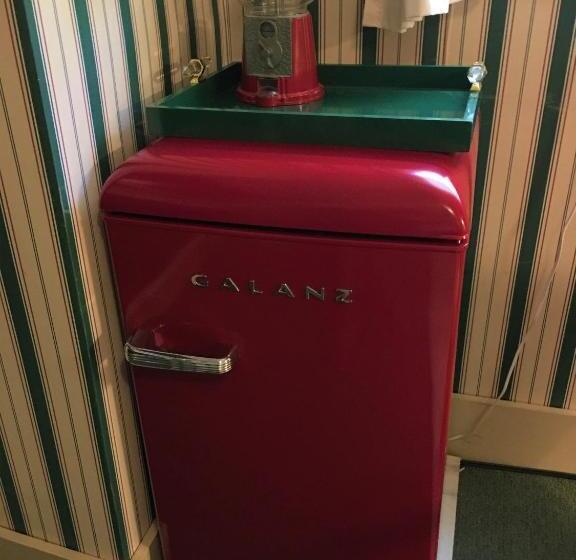 جناح غرفتين نوم, Center Lovell Inn