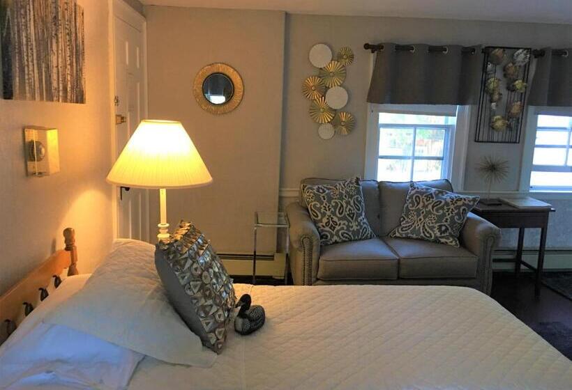 جناح غرفتين نوم, Center Lovell Inn