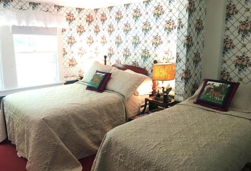 غرفة قياسية ثلاثية, Center Lovell Inn