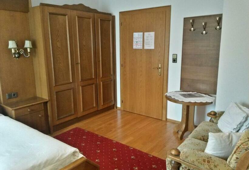 スタンダードルーム, Gasthof Pension Traube