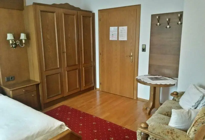 スタンダードルーム, Gasthof Pension Traube
