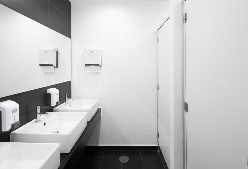 اتاق استاندارد چهارنفره با سرویس بهداشتی مشترک, Furadouro Terrace Hostel