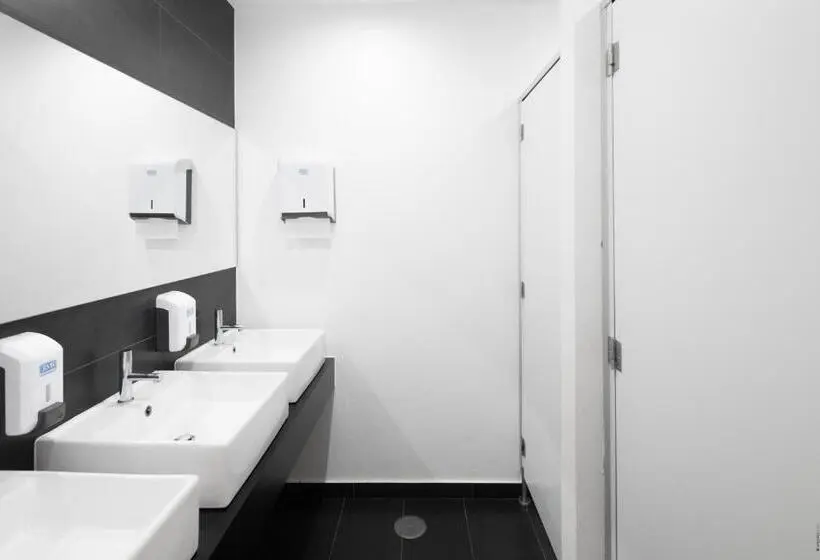 浴室共有スタンダード4人用ルーム, Furadouro Terrace Hostel