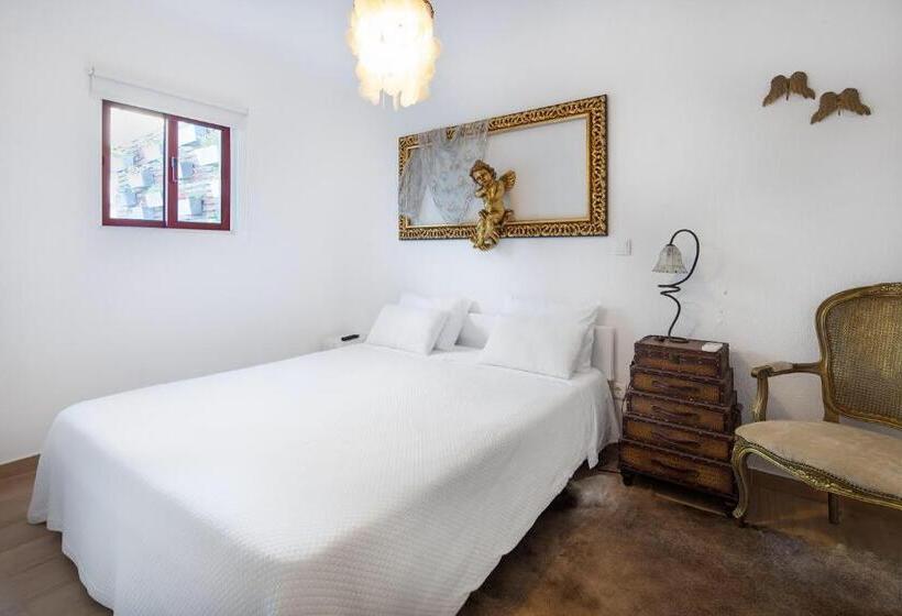 سوییت لوکس, Furadouro Terrace Hostel
