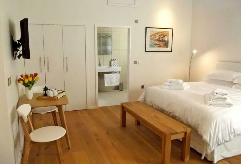 キングサイズベッドのクラシックルーム, The Suites At Pannells Ash
