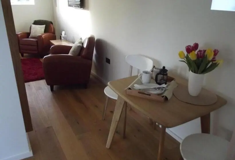 キングサイズベッドのスタンダードルーム, The Suites At Pannells Ash