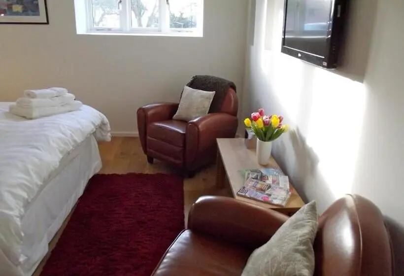 キングサイズベッドのスタンダードルーム, The Suites At Pannells Ash