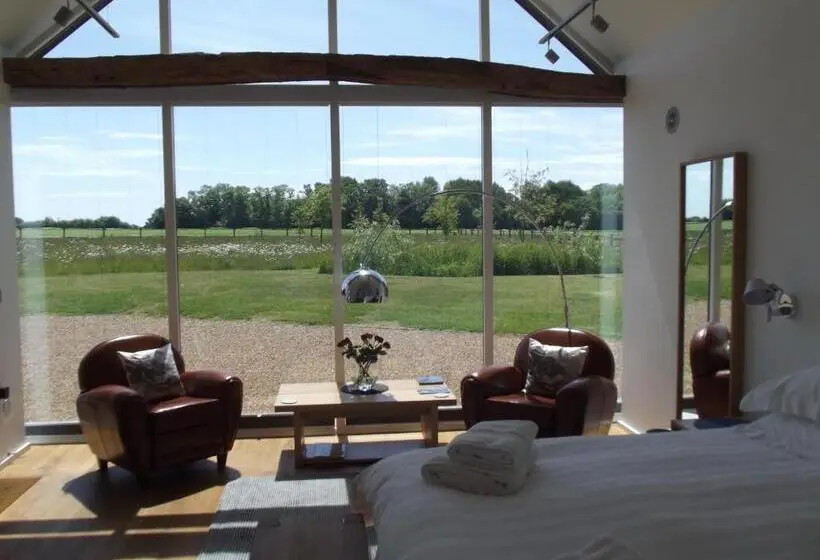 キングサイズベッドのスタンダードルーム, The Suites At Pannells Ash