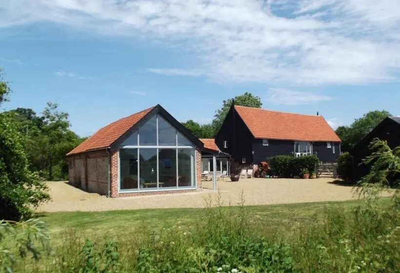 キングサイズベッドのスタンダードルーム, The Suites At Pannells Ash