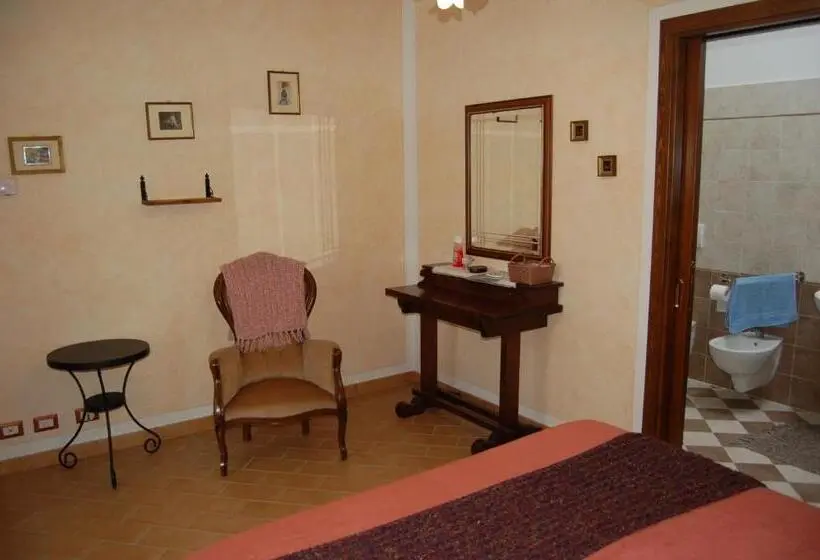 キングサイズベッドのスタンダードルーム, Agriturismo Le Rondinelle