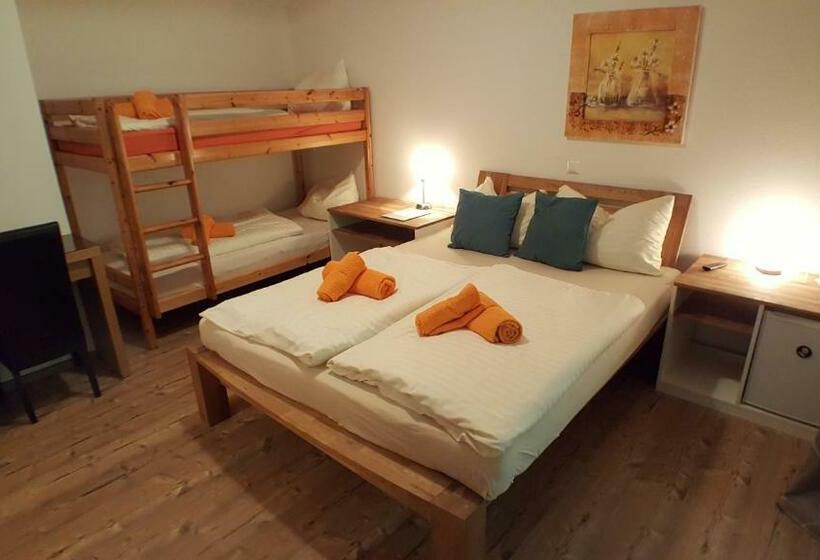 带阳台标准四人间, Gasthof Klug Zum Ehrensepp