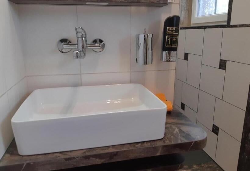 标准间带阳台, Gasthof Klug Zum Ehrensepp