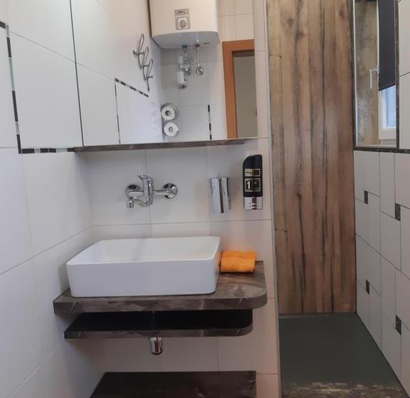 标准间带阳台, Gasthof Klug Zum Ehrensepp