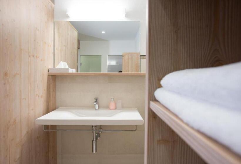 חדר ביזנס, Vösenhuber