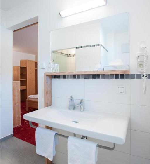 חדר ביזנס, Vösenhuber