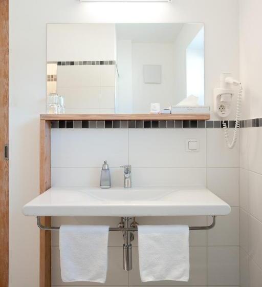 חדר ביזנס, Vösenhuber