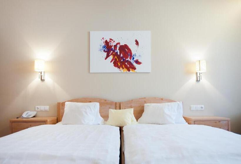 חדר ביזנס, Vösenhuber