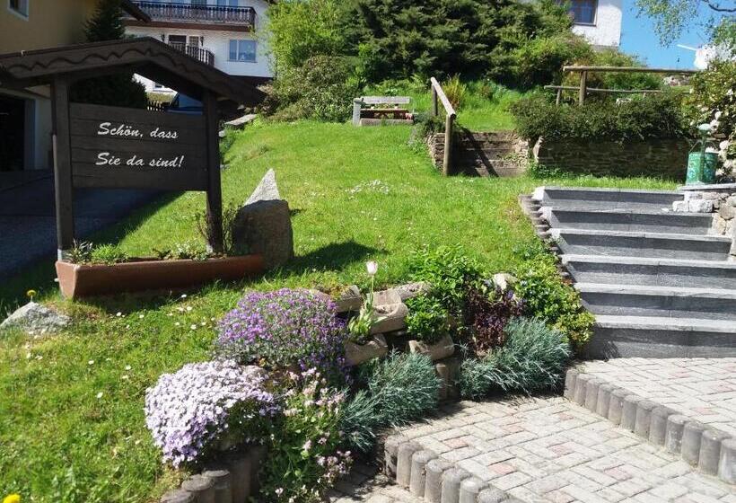 غرفة قياسية مزوَّدة بشُرفة, Gästehaus Donautal