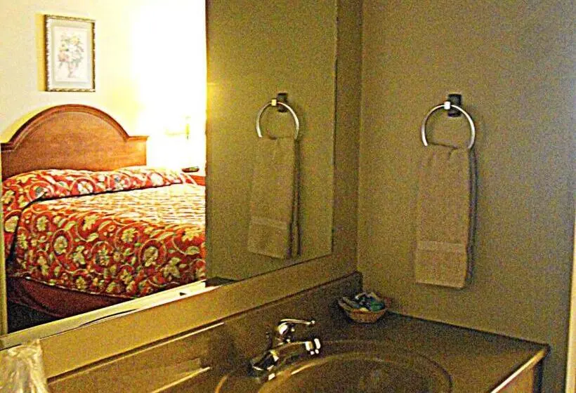 キングサイズベッドのスイートルーム, Sandhills Guest House Motel
