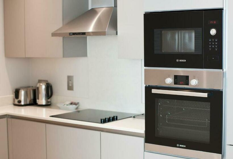 スタンダードスタジオ, Sanctum Belsize Road