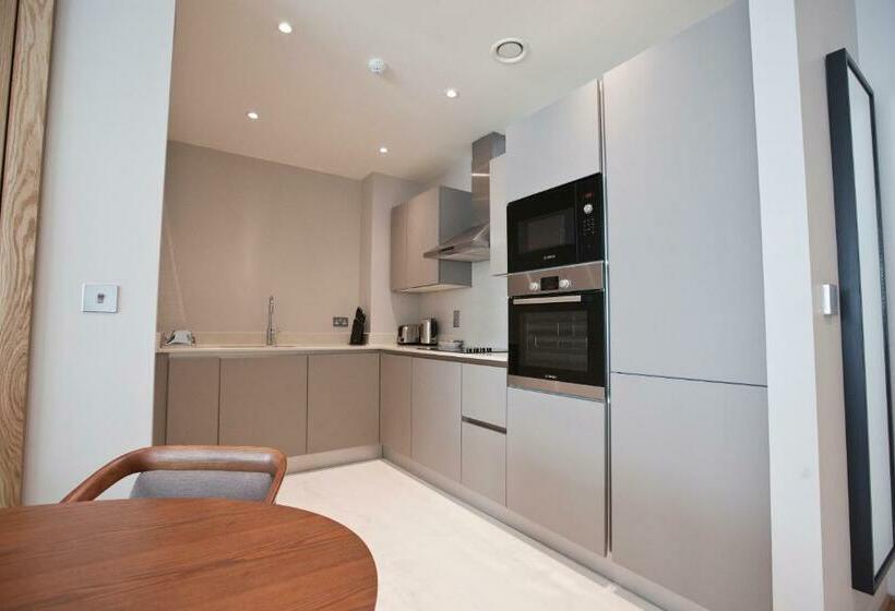 スタンダードスタジオ, Sanctum Belsize Road