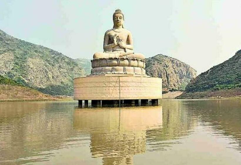 חדר דלוקס, Anand Lok