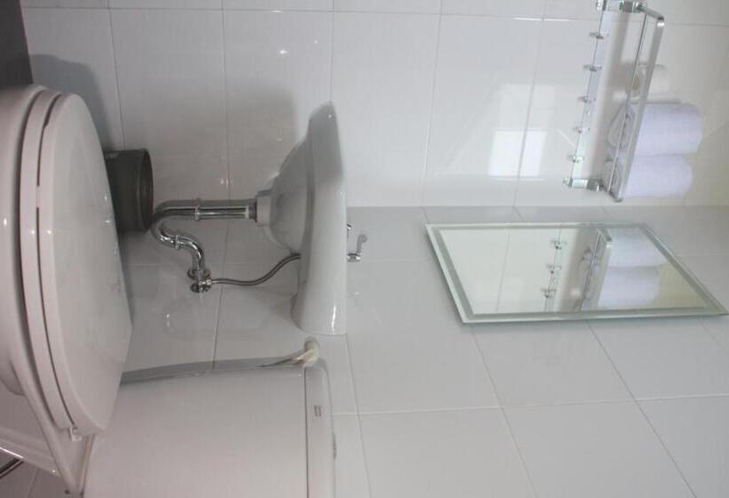 חדר אקונומי, Mandari