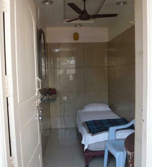 标准单人间, Mourya Deluxe A/c Lodge
