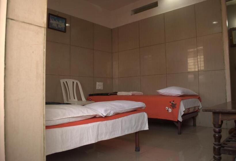 חדר סטנדרט לשלושה, Mourya Deluxe A/c Lodge