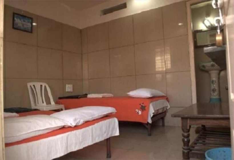 חדר דלוקס, Mourya Deluxe A/c Lodge