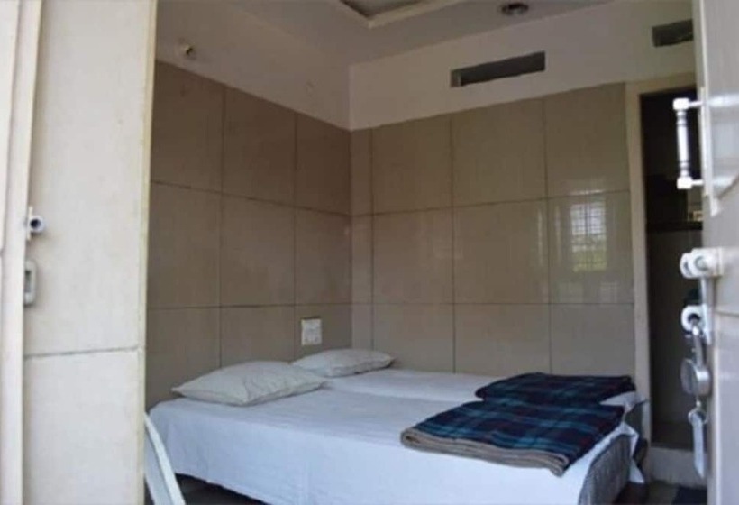 חדר דלוקס יחיד, Mourya Deluxe A/c Lodge