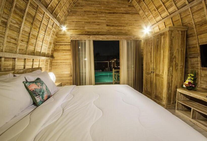 بنغل قياسي مطل على المسبح, Puri Lumbung Village