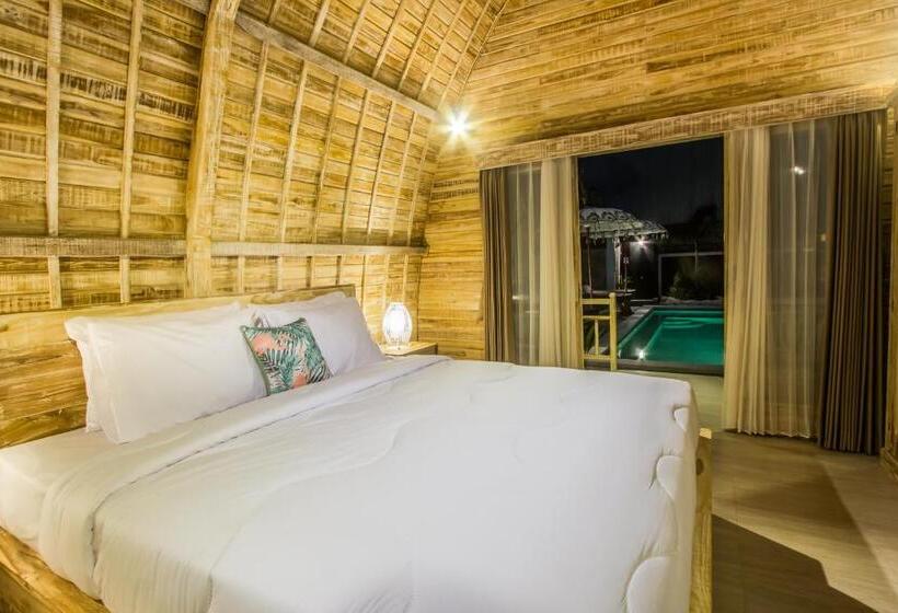 بنغل قياسي مطل على المسبح, Puri Lumbung Village